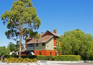 ����յİ��ޡ����������񡪽�פī����������